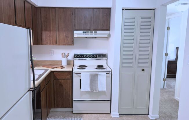 1 bed, 1 bath, 750 sqft, $1,045, Unit 189