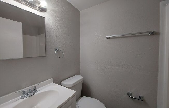 Studio, 1 bath, 350 sqft, $895, Unit Unit #41