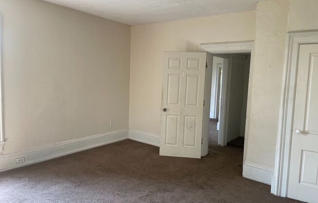 2 beds, 1 bath, 1 sqft, $500, Unit 313 1/2