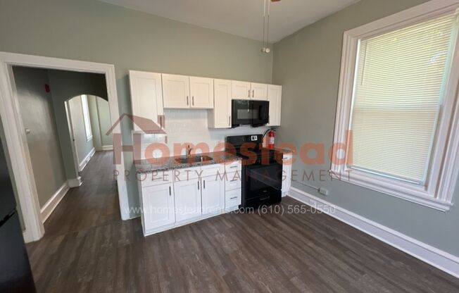 1 bed, 1 bath, $1,000, Unit 2F