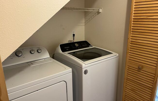 Spacious 3 bed 2.5 Bath Townhome in Cascade Park! All Appliances Included! Ceiling Fans in Every Room! Great Location!