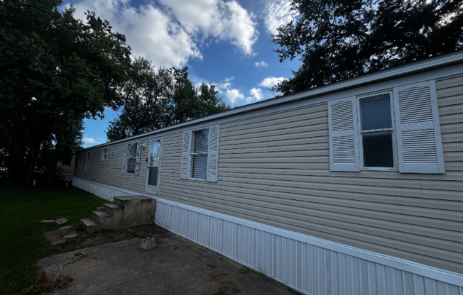 141 FOX MDW DR