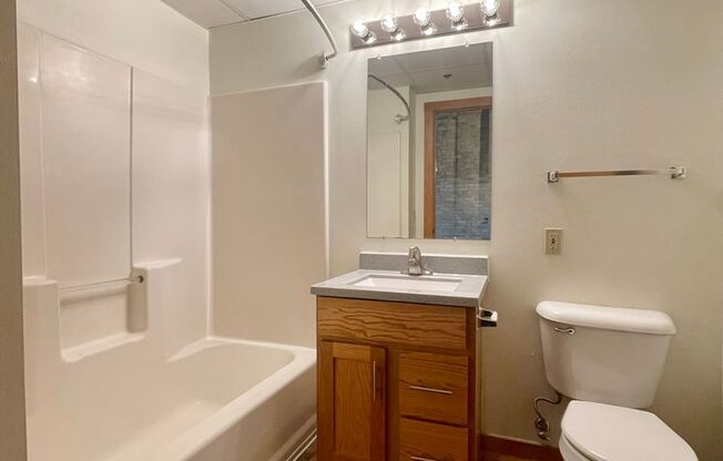 2 beds, 1 bath, 864 sqft, $1,750, Unit 212