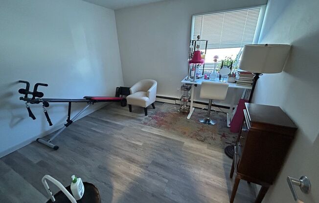 2 beds, 1 bath, $1,395, Unit 122