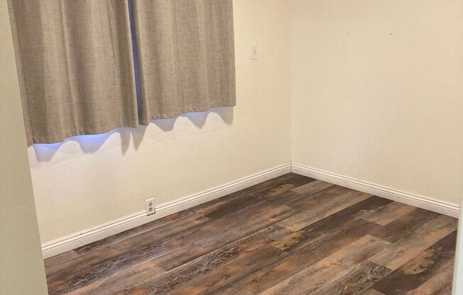 4 beds, 2 baths, $2,400, Unit 30