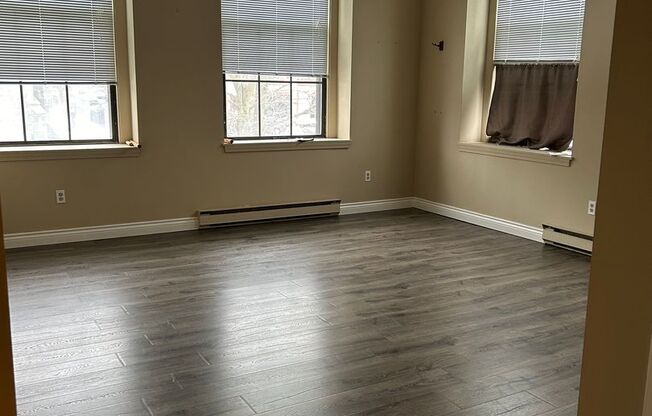 Cozy & Large 2 Bed 1.5 Bath in Lowell!