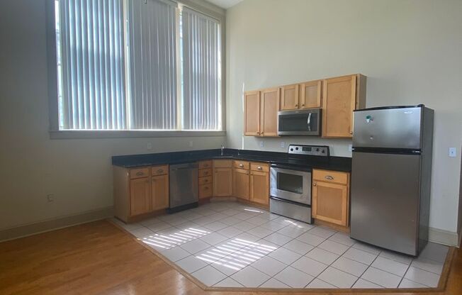 3 beds, 2 baths, 1,402 sqft, $2,100, Unit 1517 S. Theresa Ave. #103