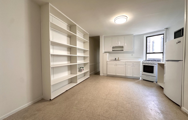 520 W 123 ST