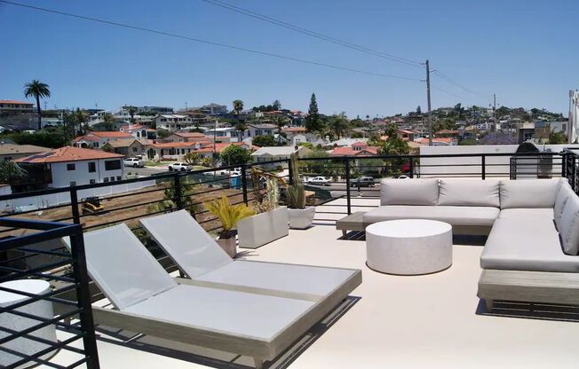 Modern Luxury Fully Furnished Townhome with LARGE ROOFTOP DECK! VIEWS OF SAN DIEGO BAY! LONG TERM LEASE!