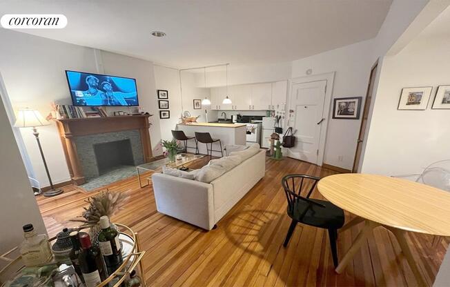 1 bed, 1 bath, $2,800, Unit 1A4TH