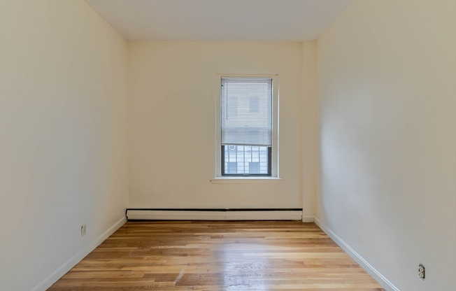 1 bed, 1 bath, 525 sqft, $2,400, Unit 34
