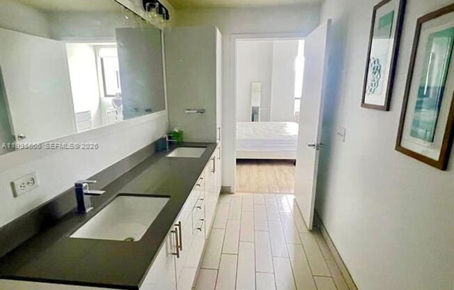 2 beds, 2 baths, 1,096 sqft, $4,550, Unit 999 SW 1st Ave # 1807