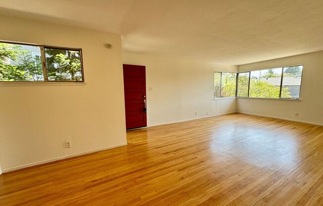 Natural Light Flooded 2 Bedroom Apartment on Piedmont Boarder