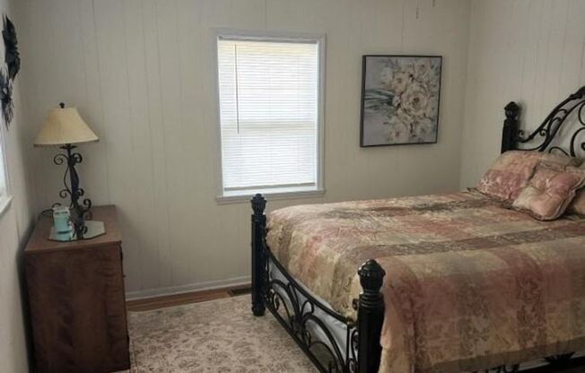 3 beds, 2 baths, $1,600