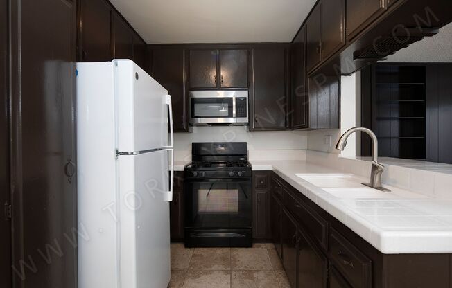 *OPEN HOUSE: 5/24 3-4PM* Charming 2 Br w/ Parking and Patio in Pacific Beach!