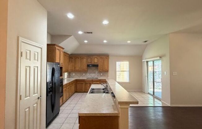 3 beds, 2 baths, $2,495