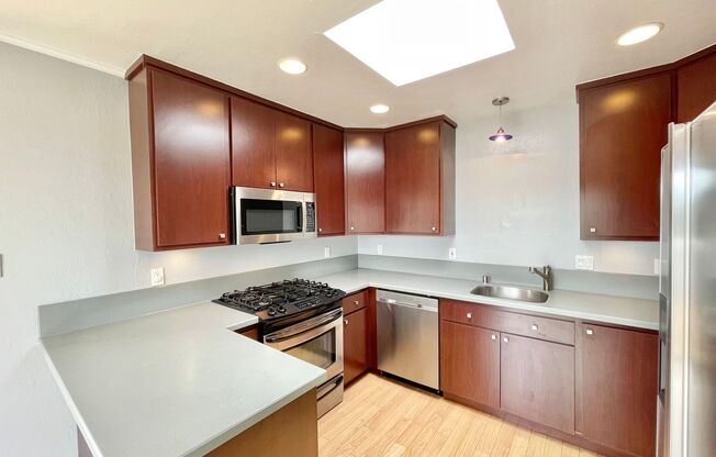 Bernal Hts. Spacious, Beautiful, Remodeled 3BR/2BA Home with Amazing Views, Deck!  PROGRESSIVE!