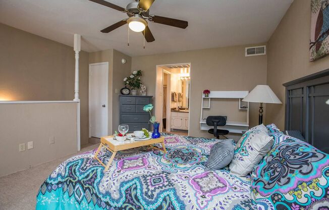 1 bed, 1.5 baths, 711 sqft, $939