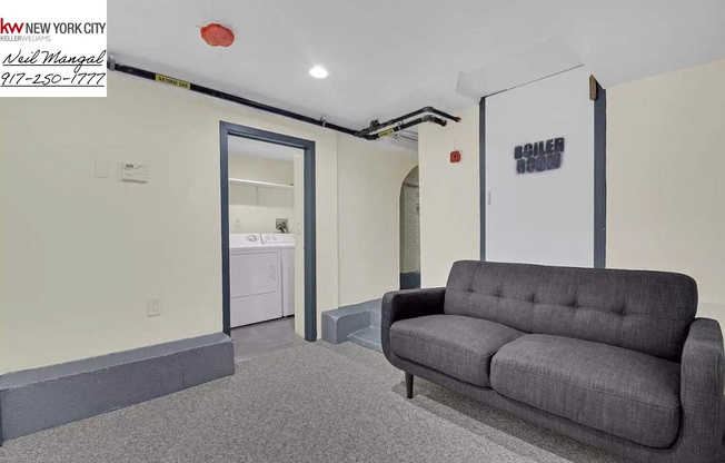 131 W 11 ST