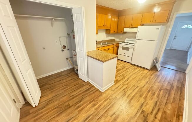 2 beds, 1 bath, 800 sqft, $1,000, Unit 404 Stockton St