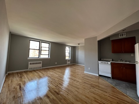 8396 118th St, Kew Gardens NY 4X