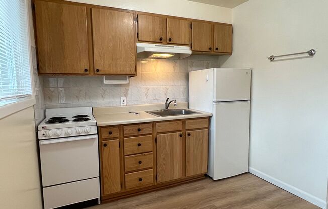 2 beds, 1 bath, $950, Unit 320 J St - #5