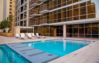 Resort-style swimming pool with sun ledge - Main 3 Downtown