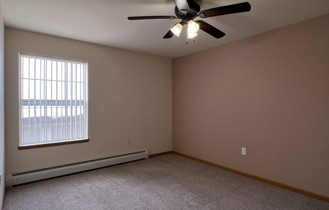 2 beds, 1 bath, 918 sqft, $995, Unit ME 2401-07