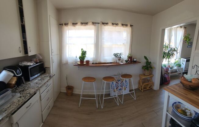 3 beds, 1 bath, $3,000