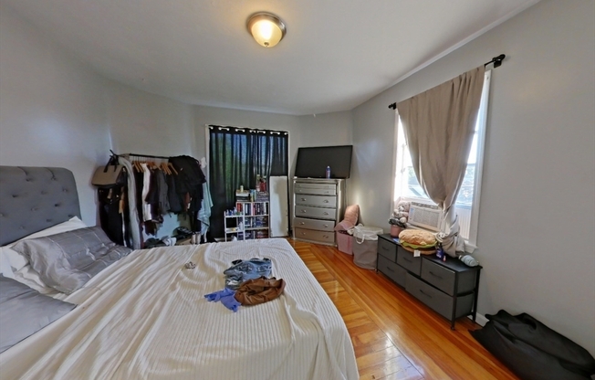 3 beds, 1 bath, 1,200 sqft, $2,600, Unit 3
