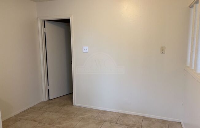 2 beds, 1.5 baths, $925, Unit 205 Mockingbird Unit B