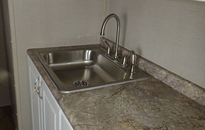 2 beds, 1 bath, 624 sqft, $795, Unit 740