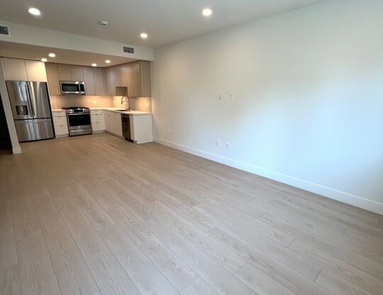 3 beds, 2.5 baths, 1,500 sqft, $5,795, Unit 202