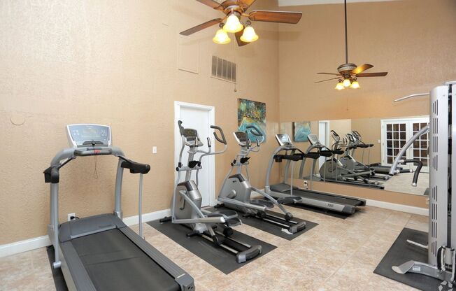 2 beds, 1 bath, 900 sqft, $1,051, Unit 14H