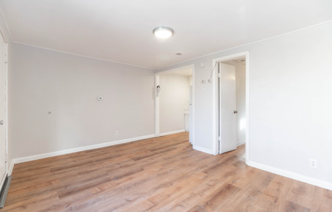 1 bedroom located in the heart of Lakewood! Enjoy your 1st month free!