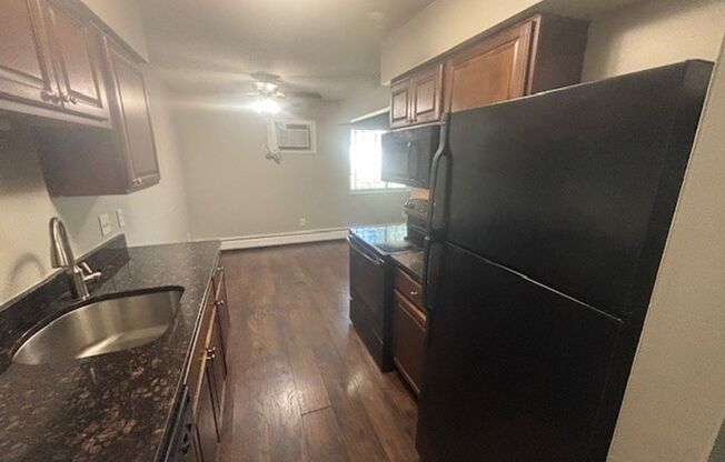 1 bed, 1 bath, 650 sqft, $1,050, Unit 27-104