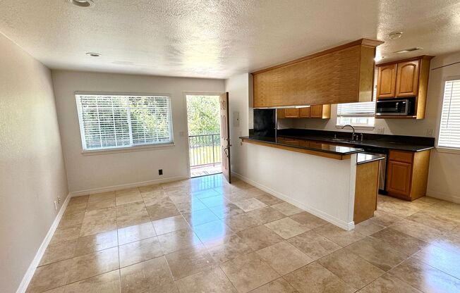 Remodeled Condo Near Transit