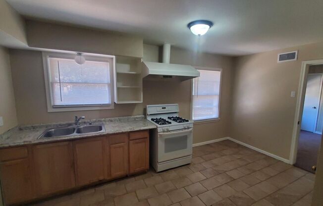 3 beds, 1 bath, $1,550