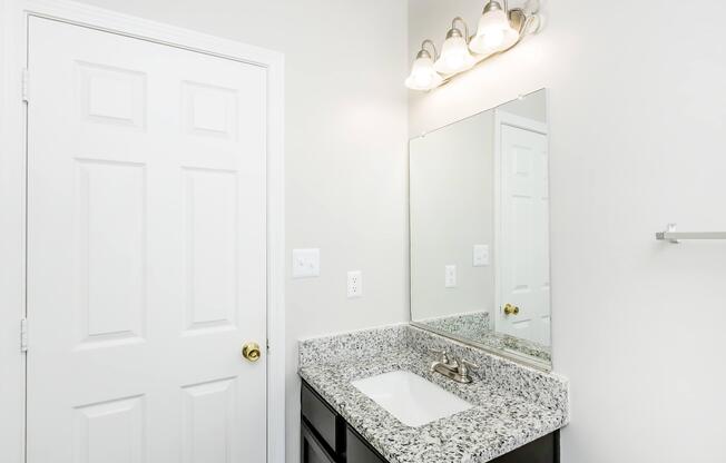 2 beds, 2 baths, 970 sqft, $1,350