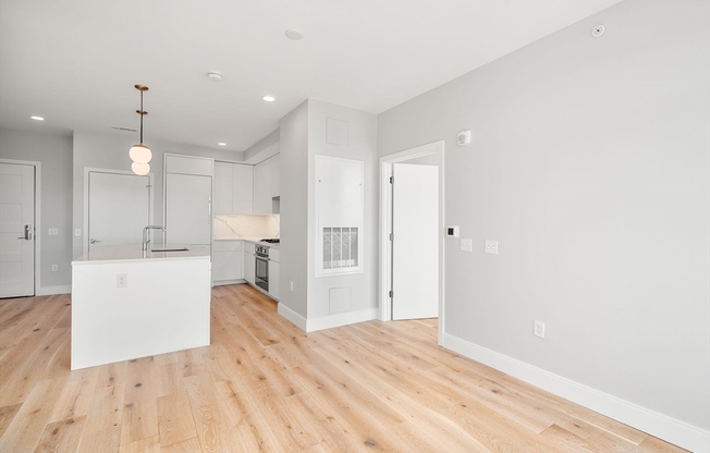 2 beds, 2 baths, 902 sqft, $4,500, Unit 710