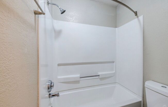 1 bed, 1 bath, 705 sqft, $1,375, Unit 2032