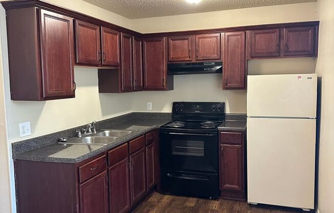 2 beds, 1 bath, $695, Unit C12