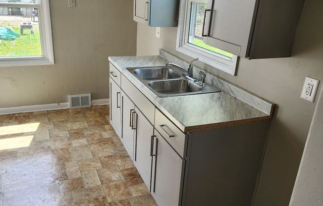 5401 W Sheridan Ave 3 Bedrm Single Family House