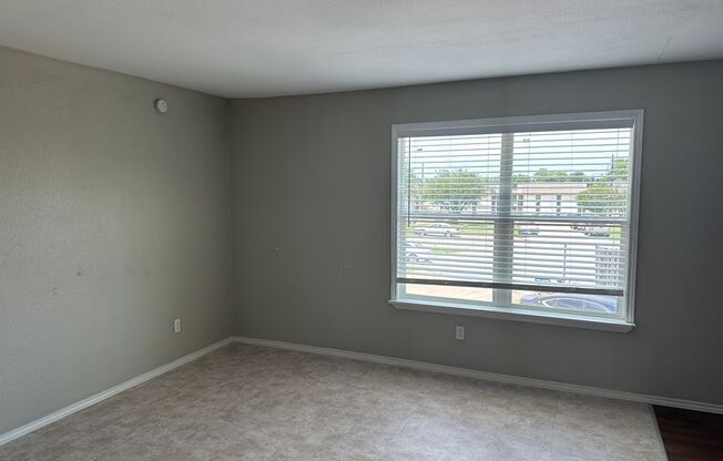 Bryan - Northgate area. 2 bedroom 1 bath-- close to Texas A&M University.