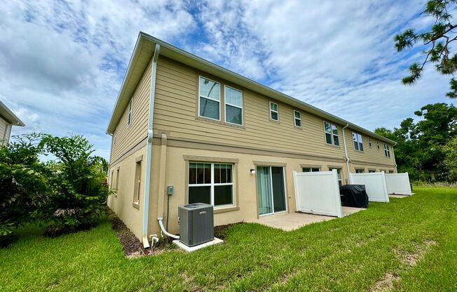 Elegant 3-Bedroom Townhouse with Pool Access in North Fort Myers