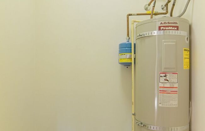 2 beds, 1 bath, $1,700, Unit 206