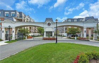 2000 Royal Court