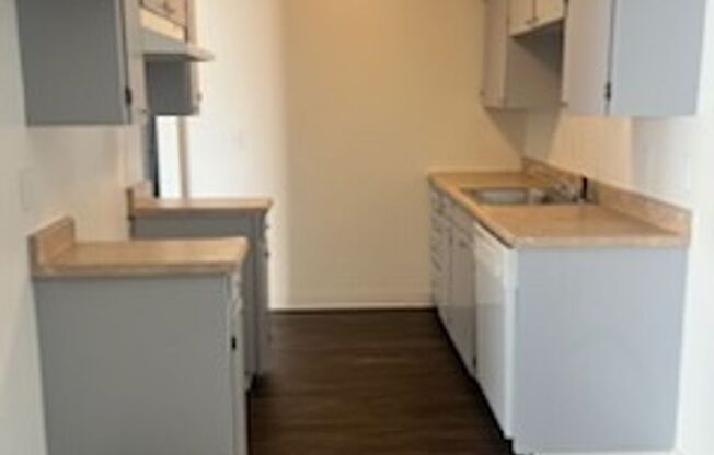 2 beds, 1 bath, 800 sqft, $1,400, Unit 59