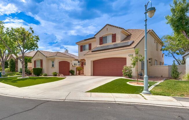 Luxurious, Entertainers Dream 4 Bedroom Home