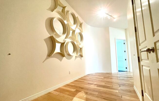 Highrise with view of Sphere